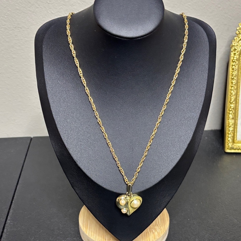 Vintage Gold Tome Pearl Heart Pendant Long Rope Chain Necklace